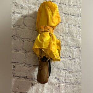 GALLERIA ENTERPRISES SUNFLOWER STYLE PUSH BUTTON COMPACT YELLOW PRINT UMBRELLA